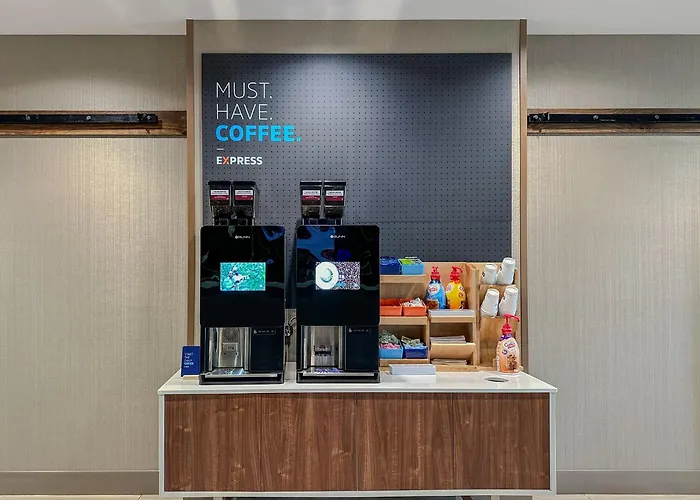 Holiday Inn Express & Suites Bloomington By Ihg